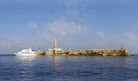 جزيرة الأخوين ... موقع غطس مذهل في البحر الأحمر Photo